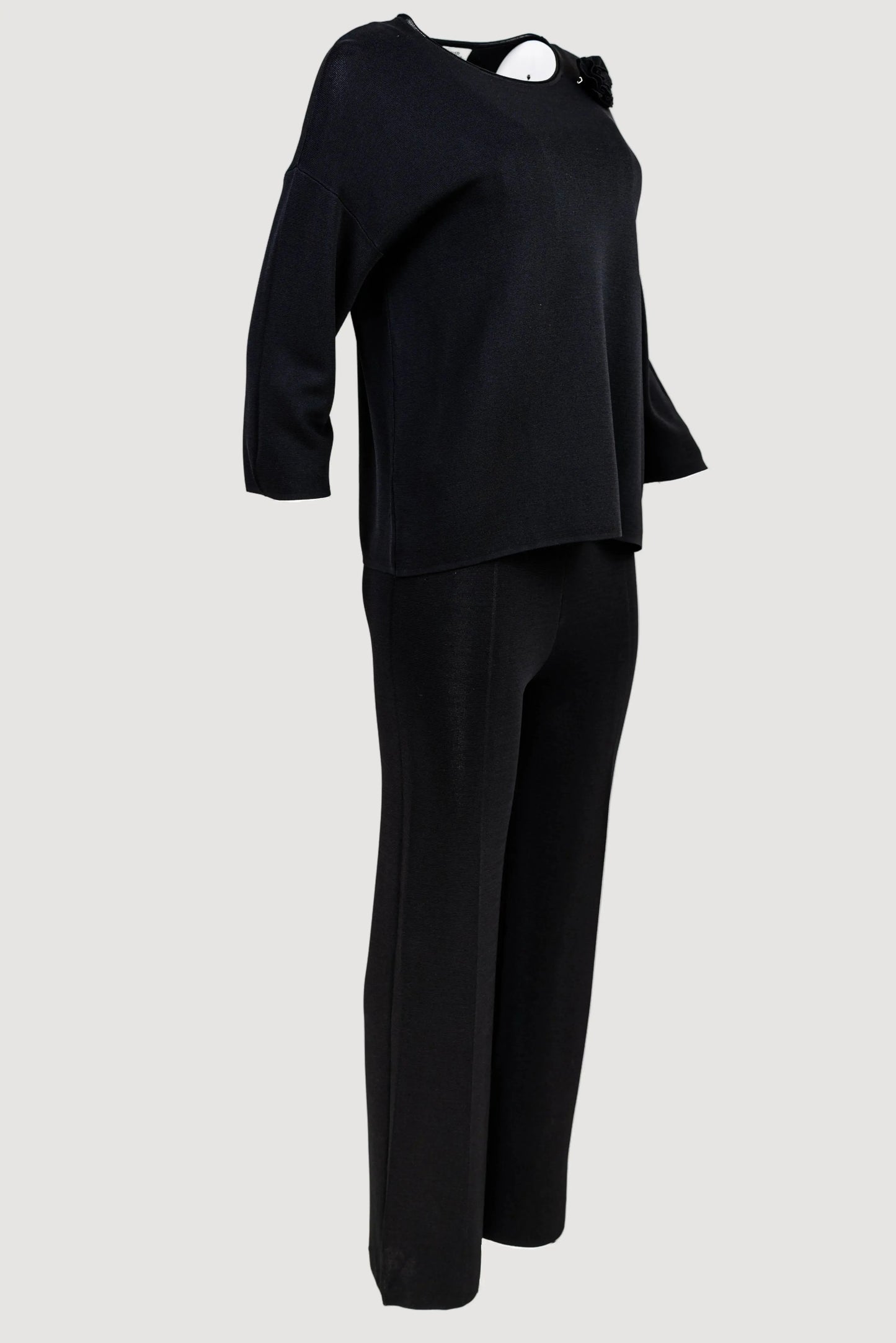 Черен комплект с 3D роза – елегантност и комфорт в едно 6Sense