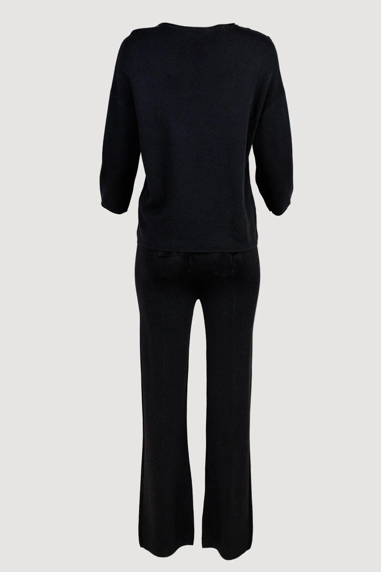 Черен комплект с 3D роза – елегантност и комфорт в едно 6Sense