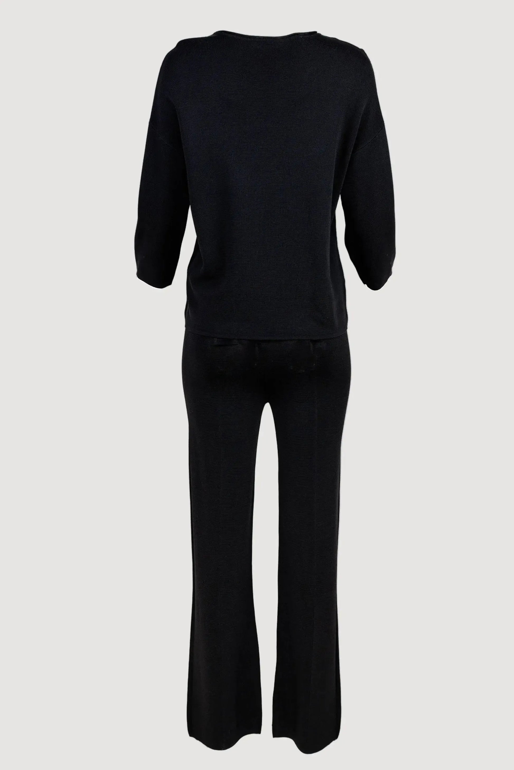 Черен комплект с 3D роза – елегантност и комфорт в едно 6Sense