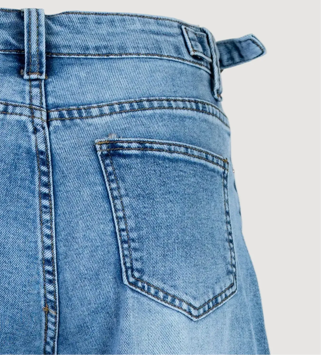 Светлосини дънки с висока талия – комфорт и свобода в градски стил 6Sense