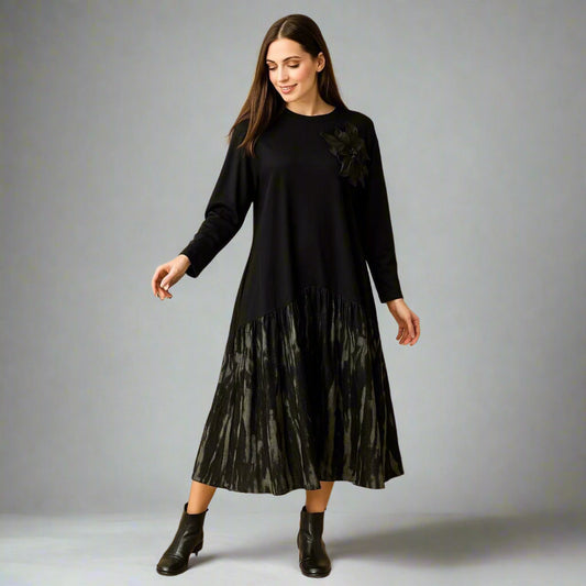 Дамска черна рокля с 3D апликация | колекция есен-зима 6Sense