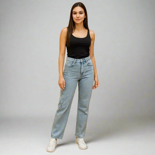 Дамски дънки със светъл деним и флорална бродерия | колекция есен-зима 6Sense