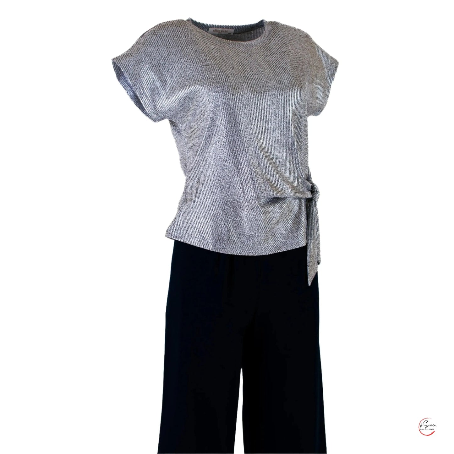 ✨ Осмели се да блеснеш със сребристия топ, който привлича погледите! ✨