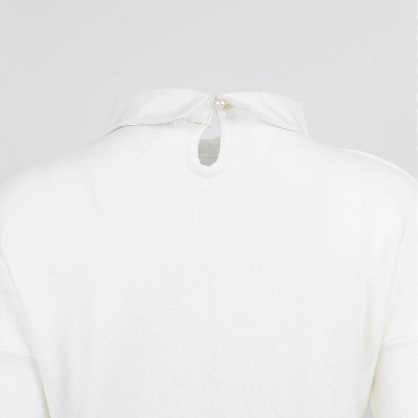 Елегантен бял пуловер с декорирана яка - Amber Frame-пуловери-6Sense