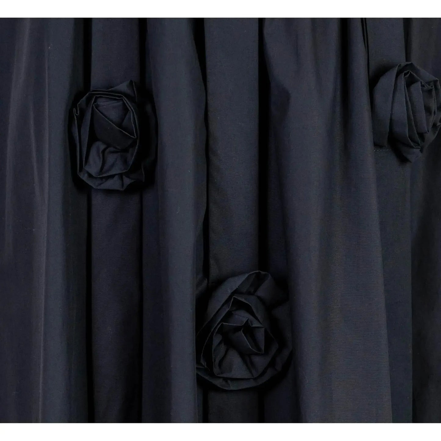 Черна миди пола с 3D рози | колекция есен-зима 6Sense