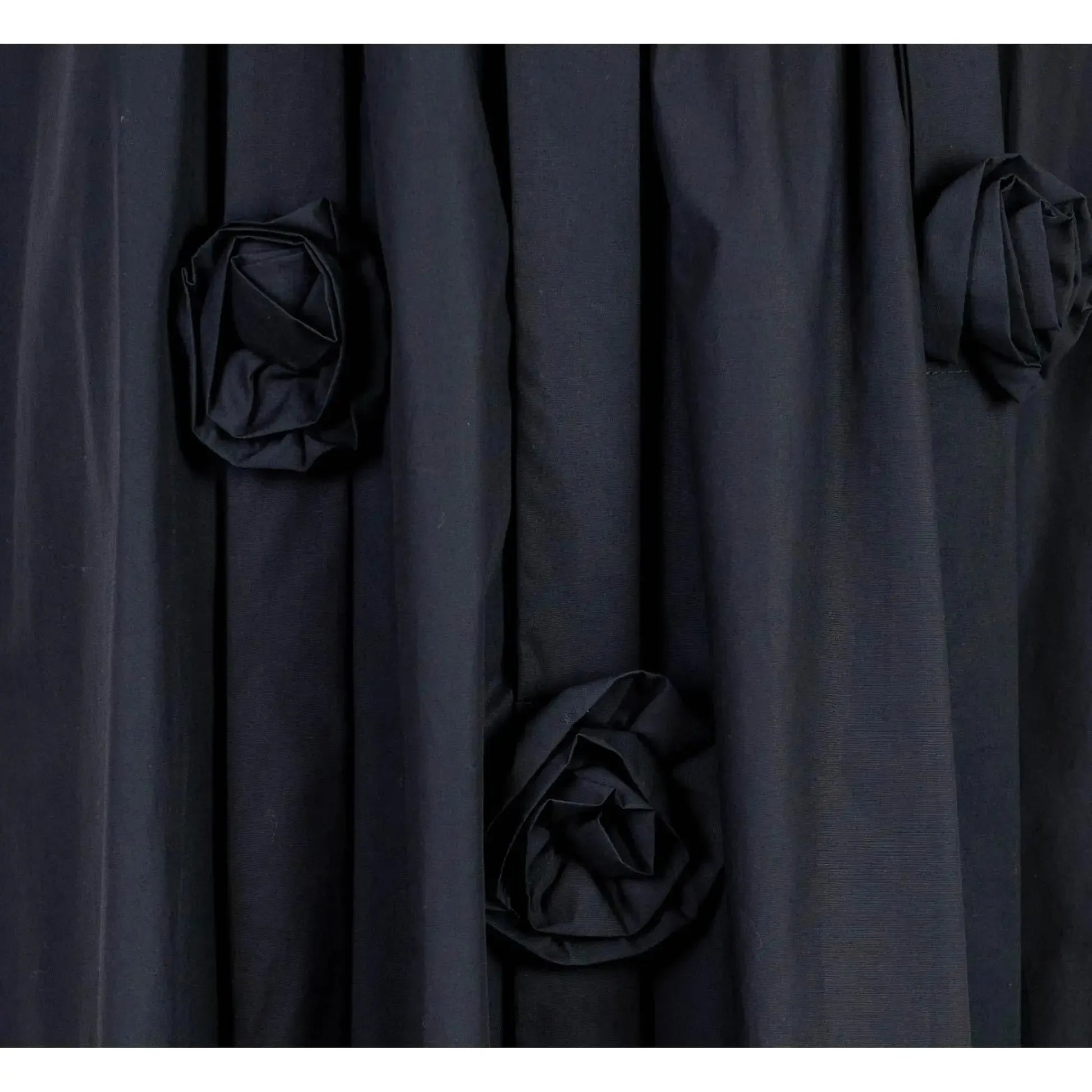 Черна миди пола с 3D рози | колекция есен-зима 6Sense