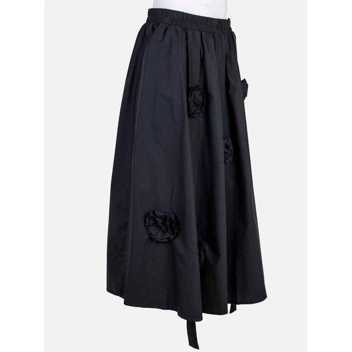 Черна миди пола с 3D рози | колекция есен-зима 6Sense