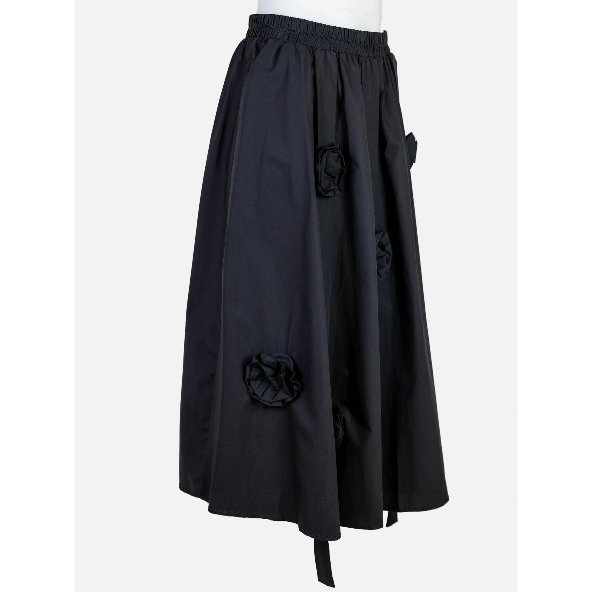 Черна миди пола с 3D рози | колекция есен-зима 6Sense