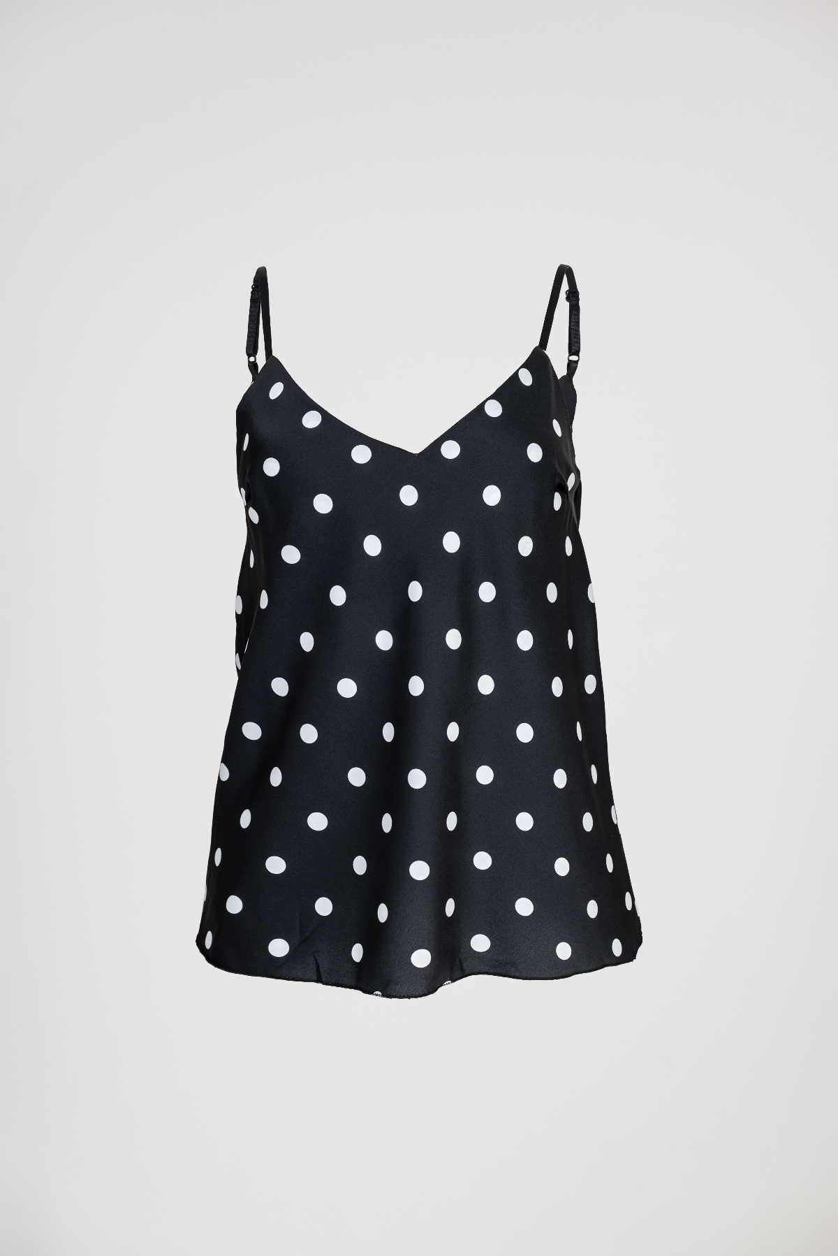 Сатениран дамски топ в черно на точки - Polka Chic
