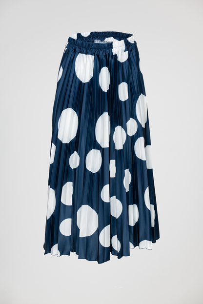Дамска плисирана пола на точки от расо сатен – Navy Dots