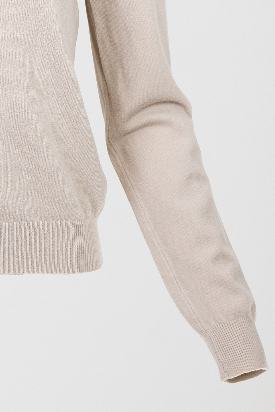 Дамска фина плетена жилетка в екрю с копчета – Cozy Ivory
