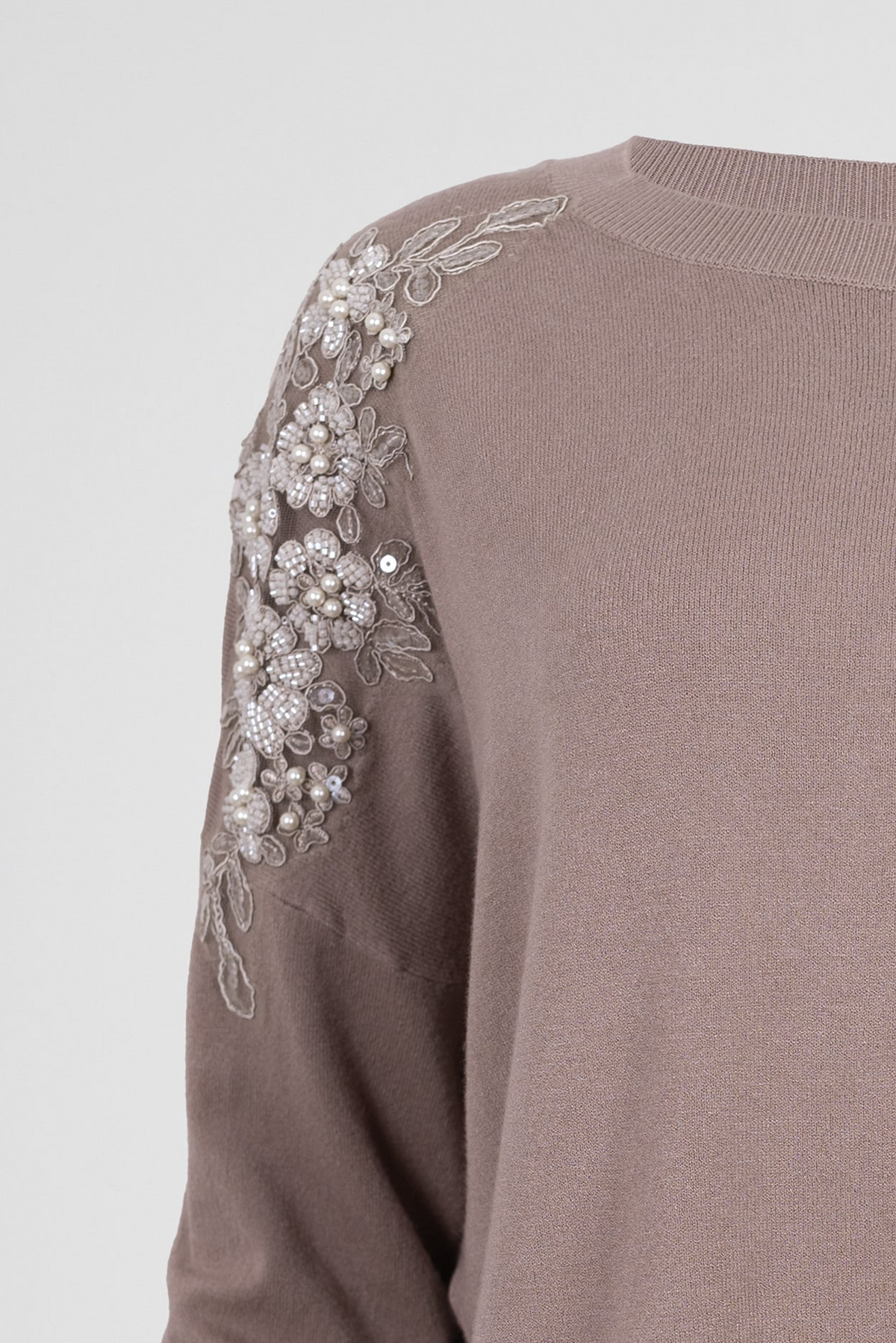 Дамска блуза фино плетиво с флорална апликация – Pearl Knit