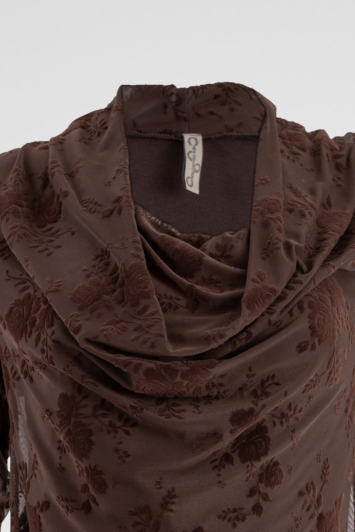 Дамска кафява блуза с флорален десен и гръцко деколте – Cocoa Floral Mesh