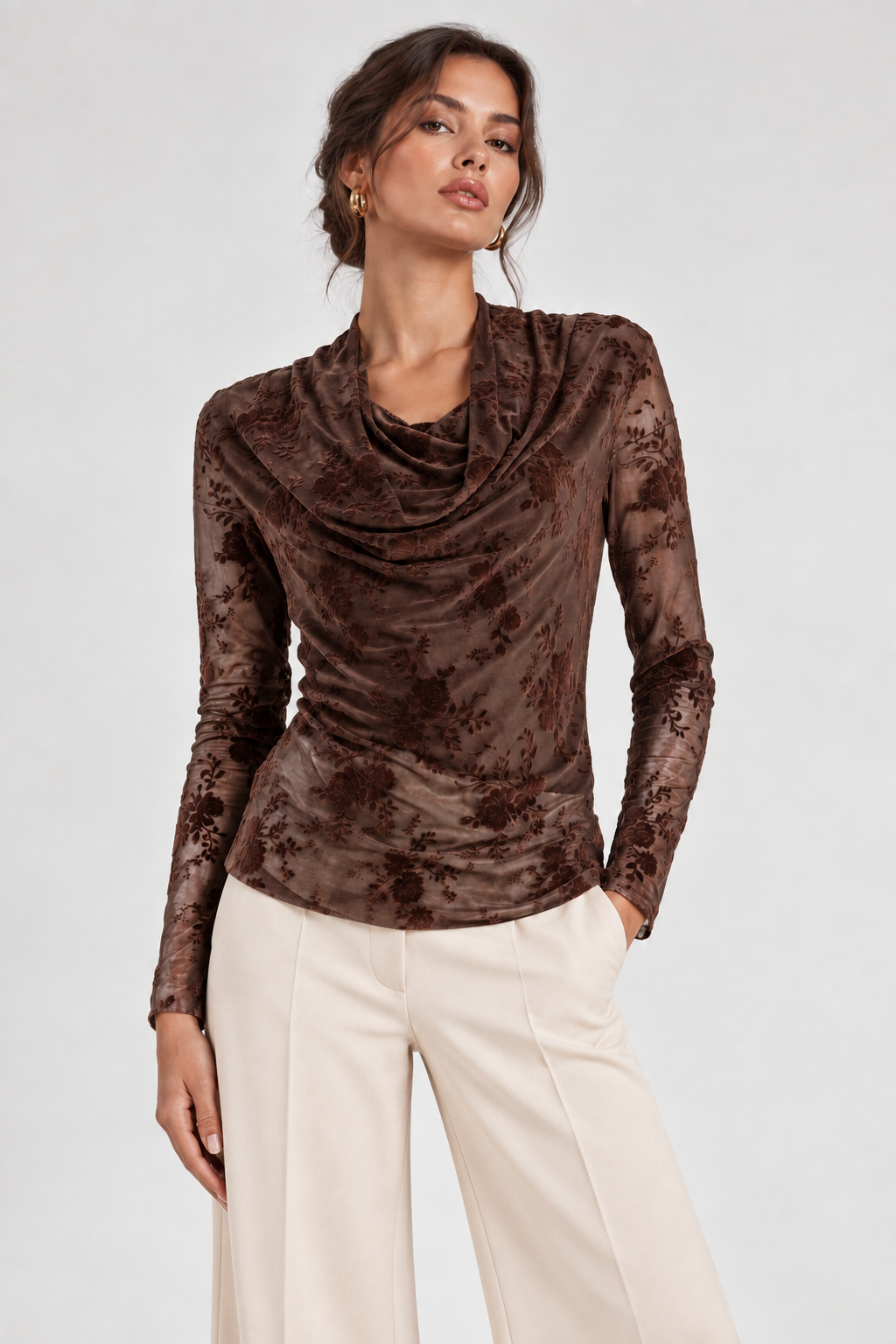 Дамска кафява блуза с флорален десен и гръцко деколте – Cocoa Floral Mesh