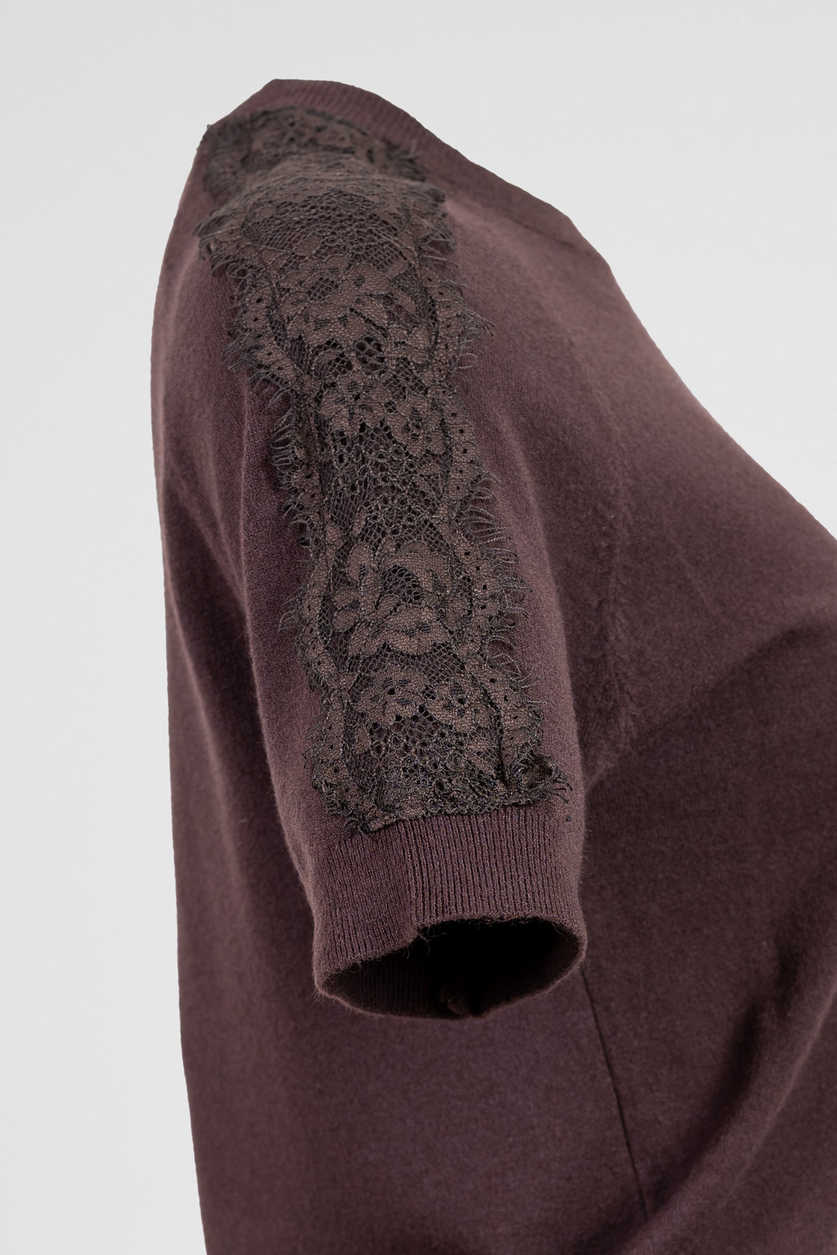 Дамска блуза фино плетиво с дантела на раменете – Cocoa Lace Knit