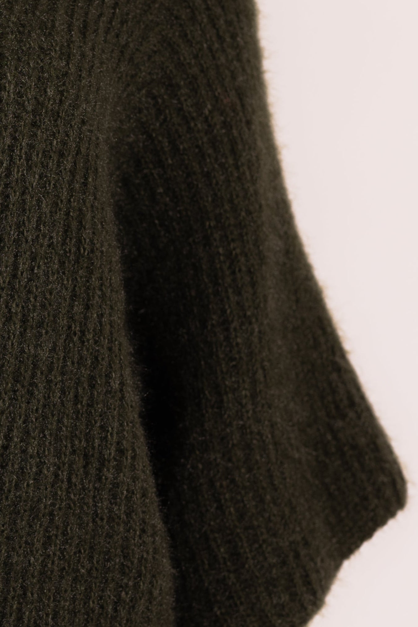 Пухкава плетена жилетка в цвят каки - Forest Cozy