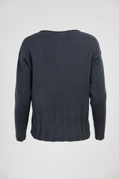 Дамски фин пуловер в черно с рипсен подгъв - Soft Line