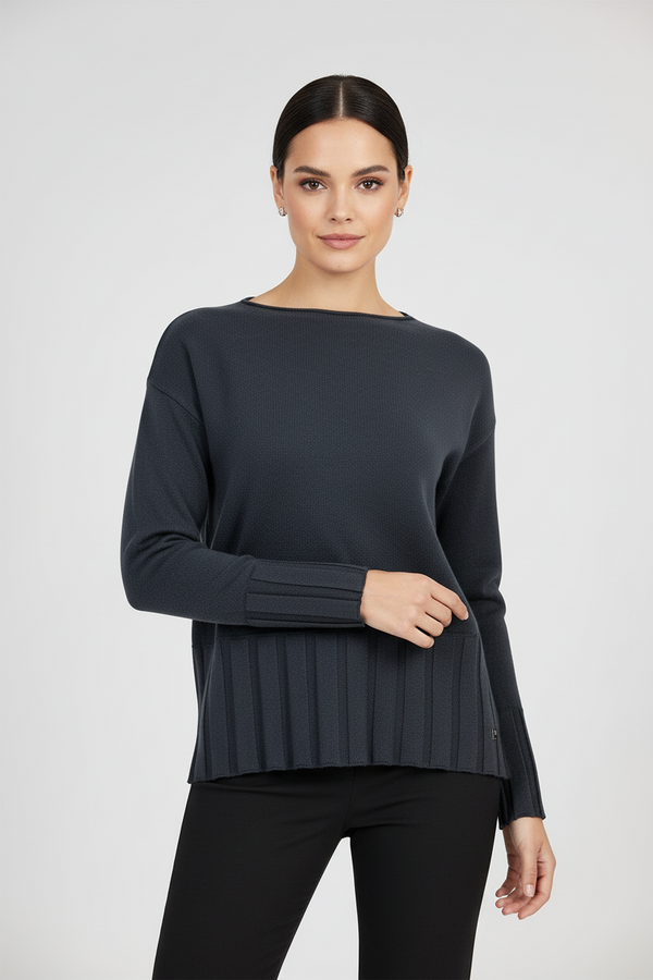 Дамски фин пуловер в черно с рипсен подгъв - Soft Line