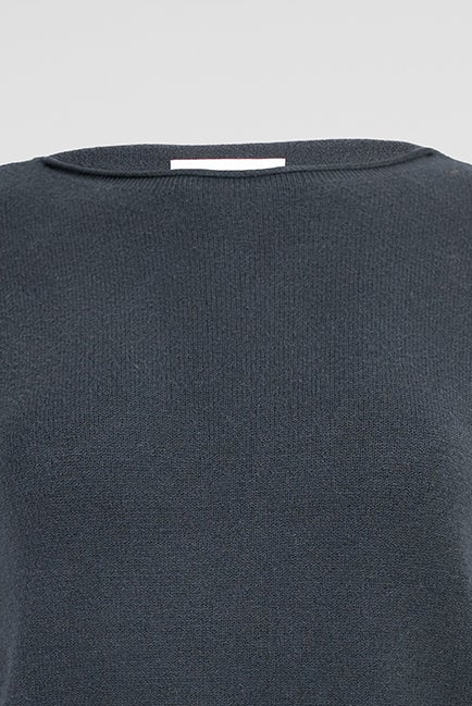 Дамски фин пуловер в черно с рипсен подгъв - Soft Line