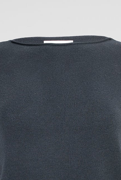 Дамски фин пуловер в черно с рипсен подгъв - Soft Line