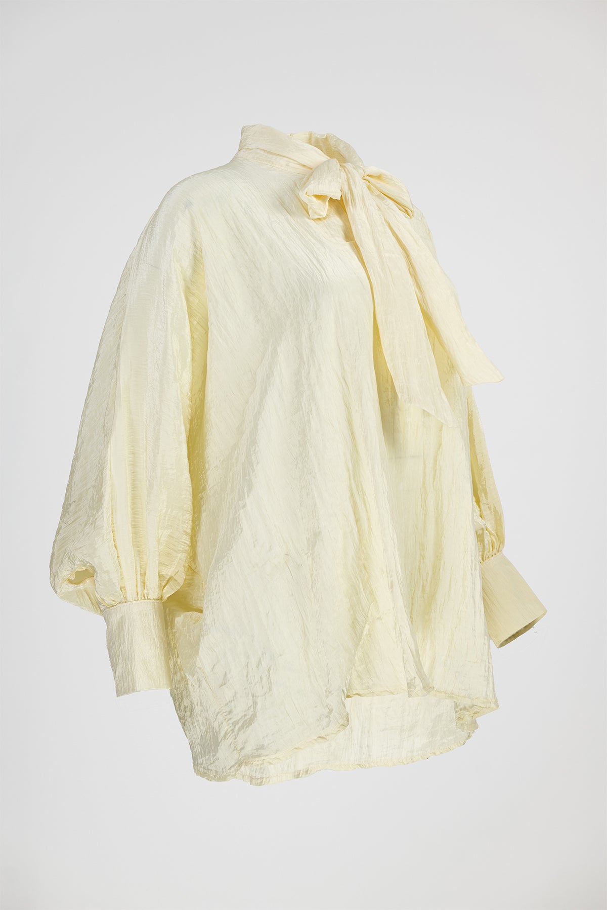 Дамска блуза с панделка на яката и прилеп ръкави – Vanilla Bow