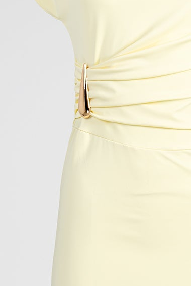 Дълга жълта рокля с драпирана талия и метален акцент - Sun Veil