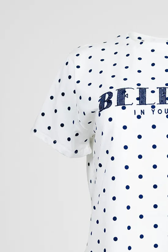 Дамска бяла тениска на точки с надпис – Believe Dot
