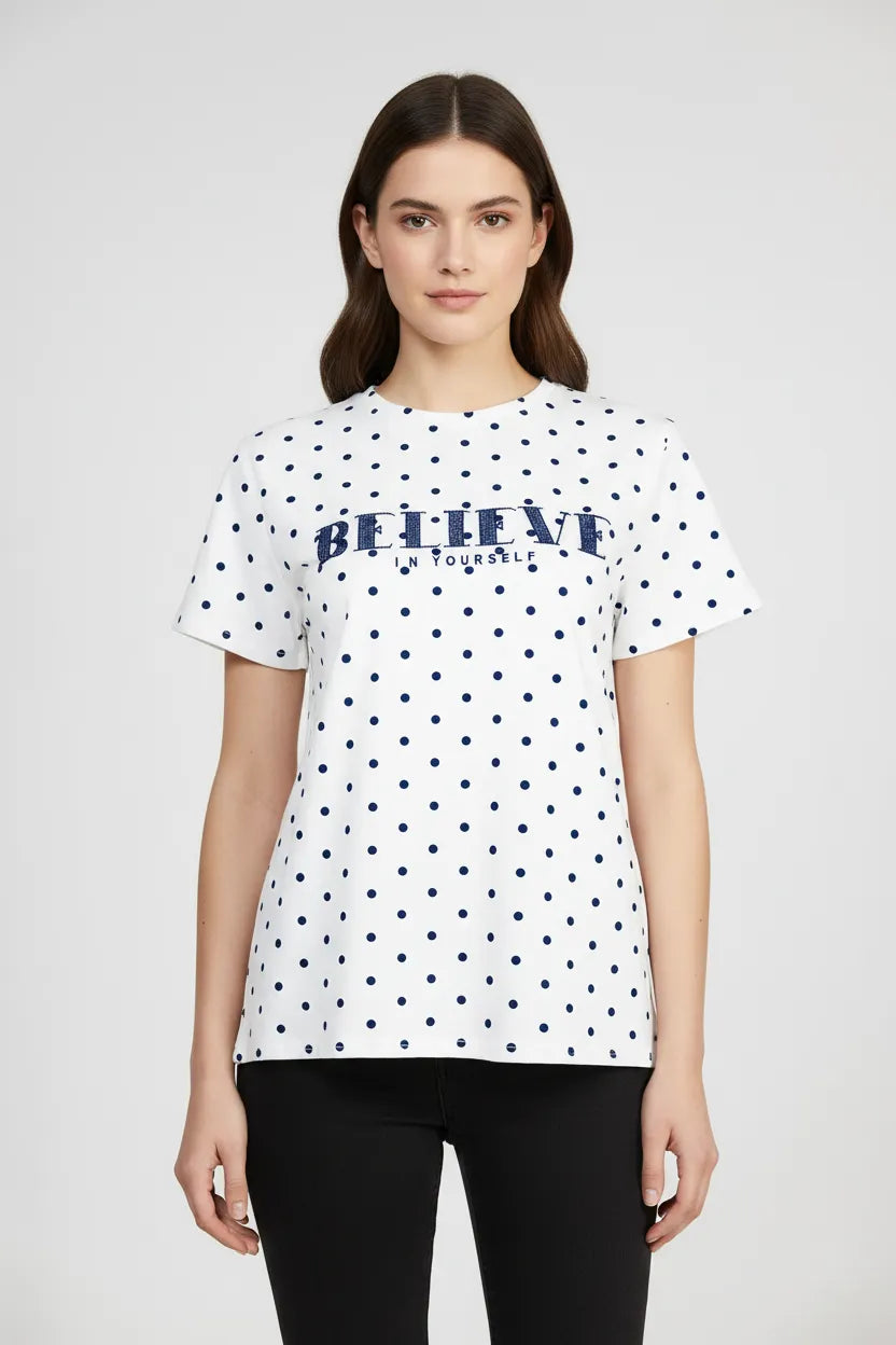 Дамска бяла тениска на точки с надпис – Believe Dot