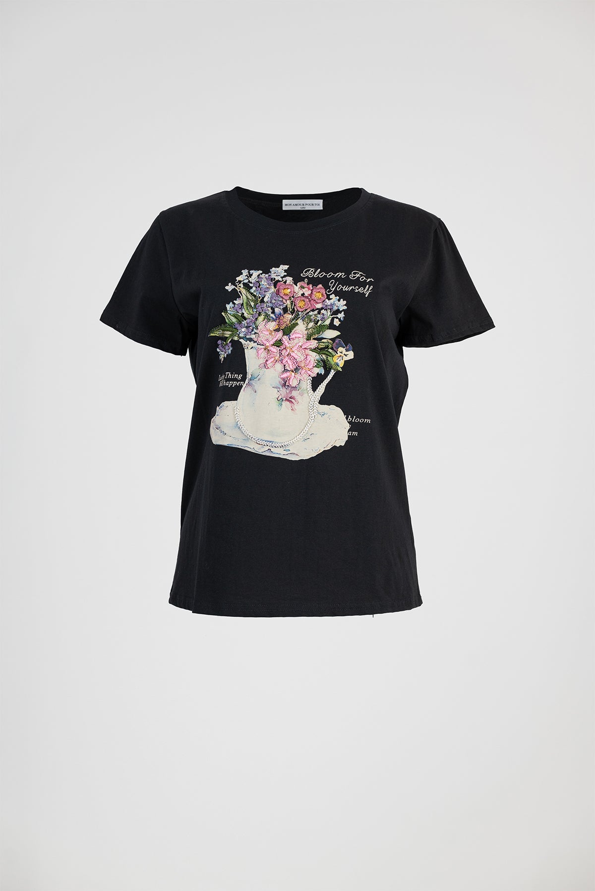 Дамска черна тениска с флорален принт и надпис – Bloom For Yourself