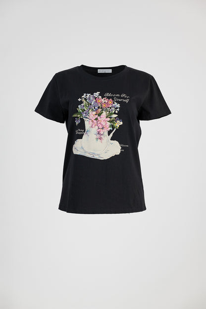 Дамска черна тениска с флорален принт и надпис – Bloom For Yourself