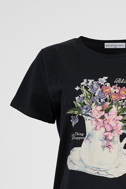 Дамска черна тениска с флорален принт и надпис – Bloom For Yourself
