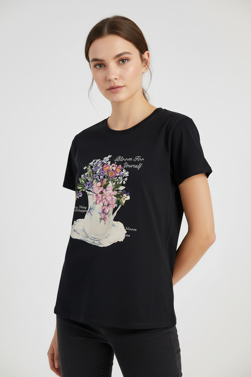 Дамска черна тениска с флорален принт и надпис – Bloom For Yourself