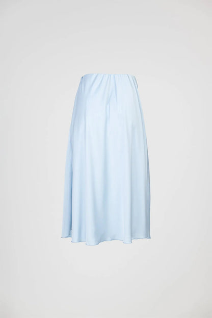 Дамска сатенена пола в светлосиньо с елегантна линия – Sky Flow