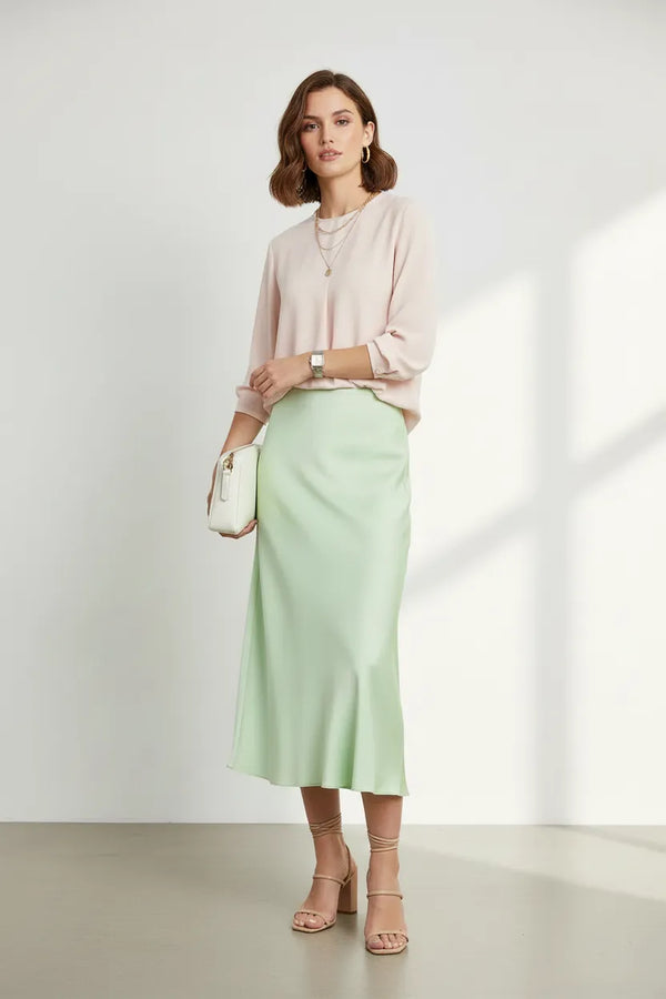 Дамска сатенена пола в лайм зелено с елегантна линия – Lime Glow