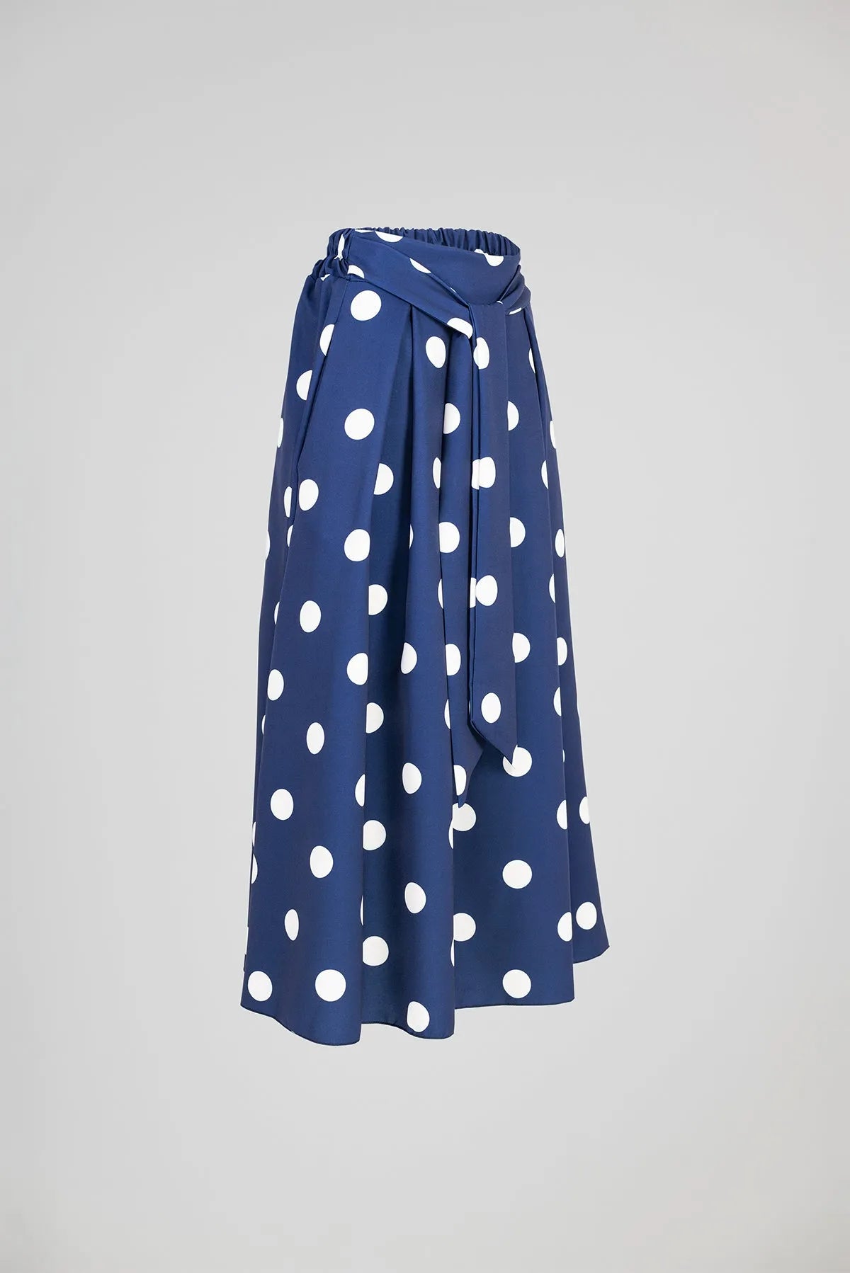 Синя пола на бели точки с колан и странични джобове - Marina Dot