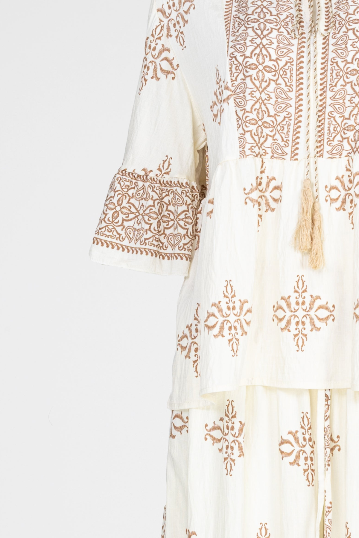 Дамски комплект блуза и панталон с бродерия в бежови тонове – Boho Grace