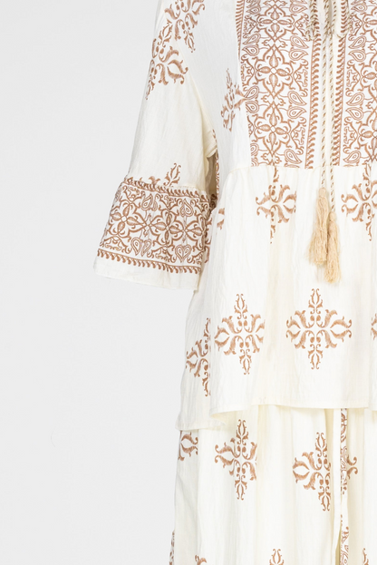 Дамски комплект блуза и панталон с бродерия в бежови тонове – Boho Grace