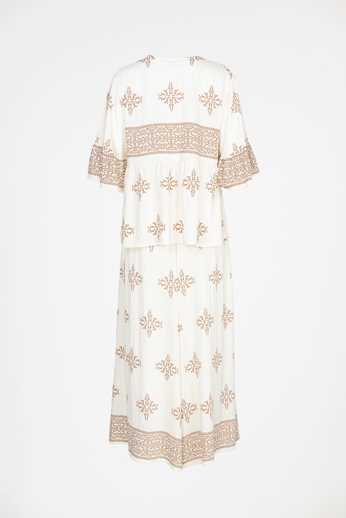 Дамски комплект блуза и панталон с бродерия в бежови тонове – Boho Grace