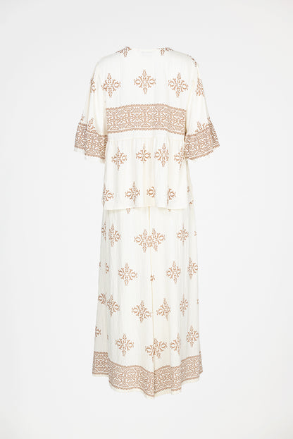 Дамски комплект блуза и панталон с бродерия в бежови тонове – Boho Grace