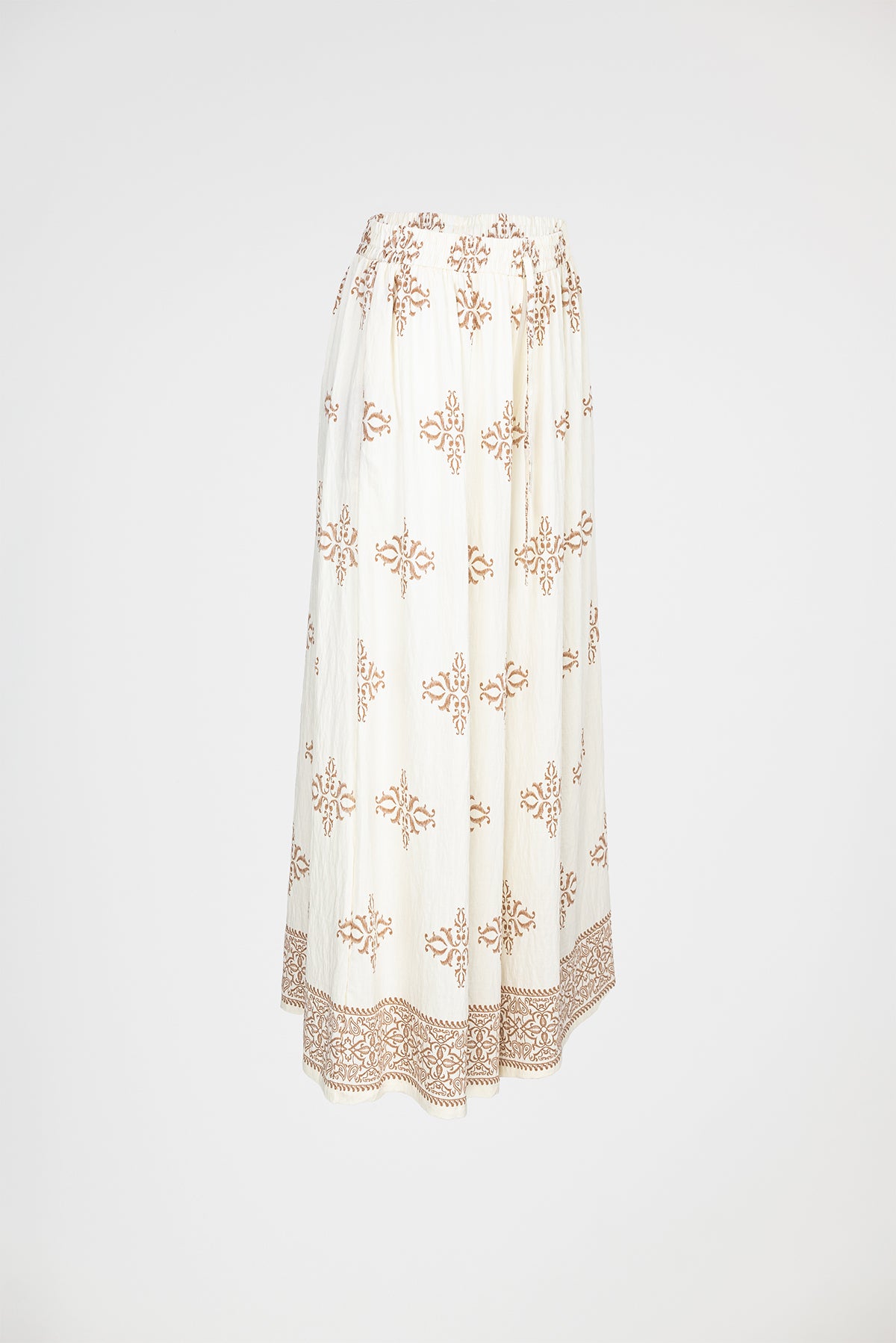 Дамски комплект блуза и панталон с бродерия в бежови тонове – Boho Grace