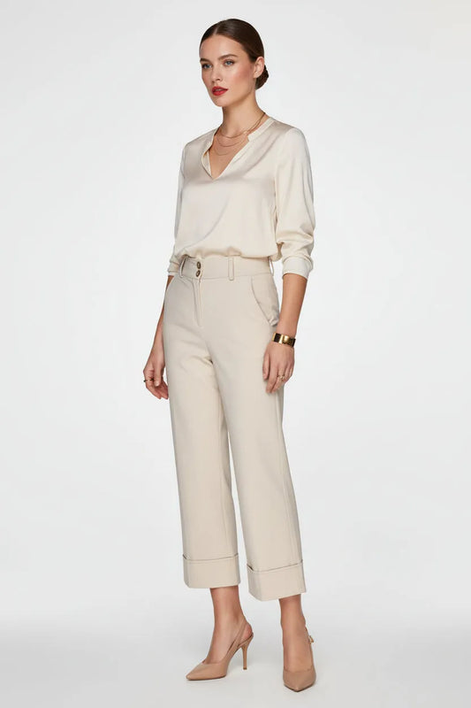 Дамски бежов панталон Soft Line с еластична талия, подгънат крачол и предни джобове.