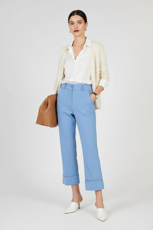 Дамски син панталон Soft Blue с еластична талия, подгънат крачол и предни джобове.