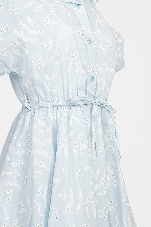 Дамска светлосиня рокля с рязана бродерия и колан – Sky Lace