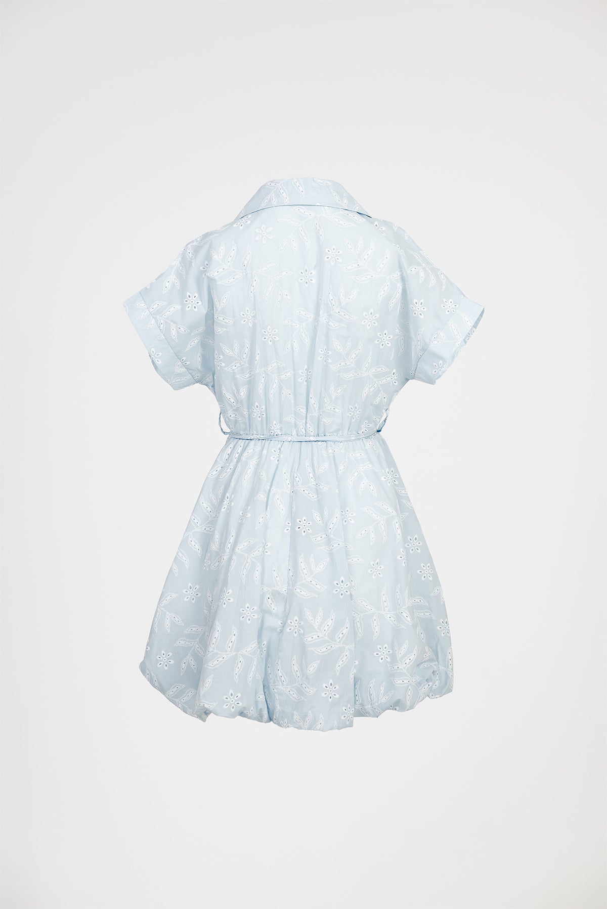 Дамска светлосиня рокля с рязана бродерия и колан – Sky Lace