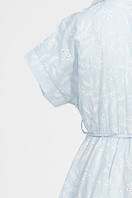 Дамска светлосиня рокля с рязана бродерия и колан – Sky Lace