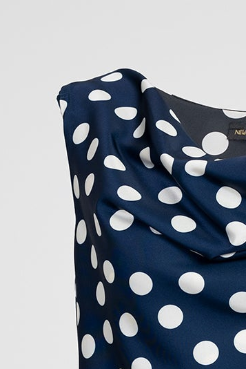 Сатенен дамски потник с гръцко деколте и принт на точки – Dotty