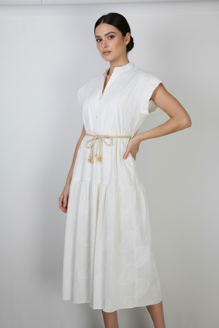 Дамска дълга бяла рокля с колан и релефен десен – Pure Harmony