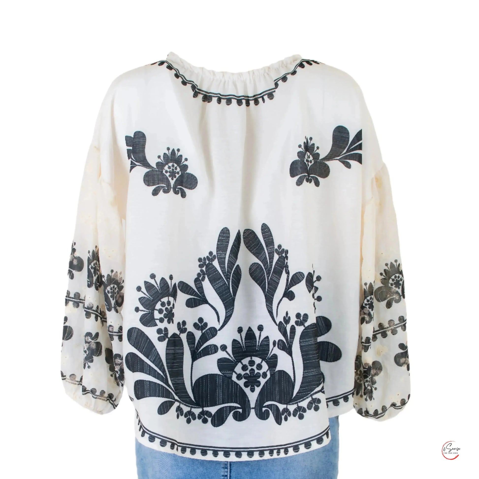 Блуза с етно шарка – елегантност с артистичен дух