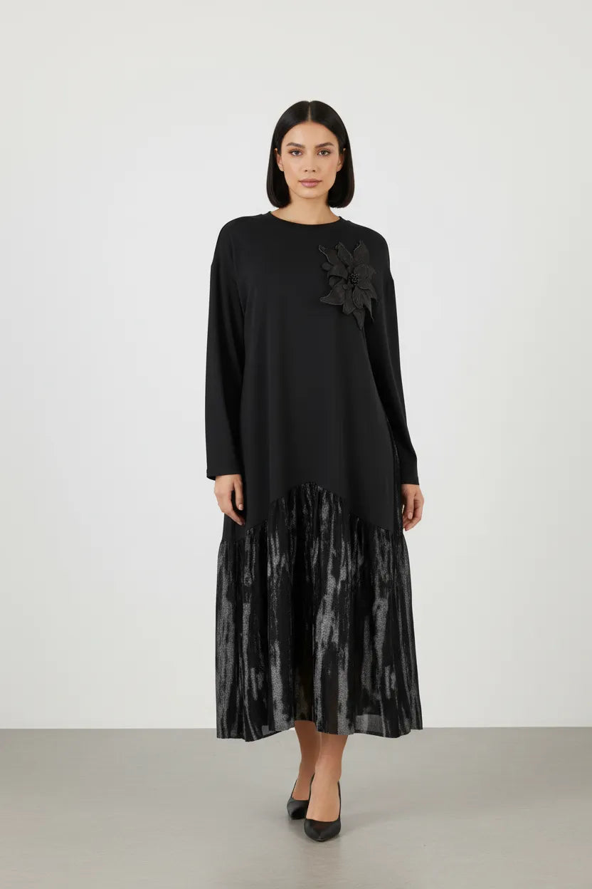 Дамска черна рокля с 3D апликация - Black Rose-рокли-6Sense