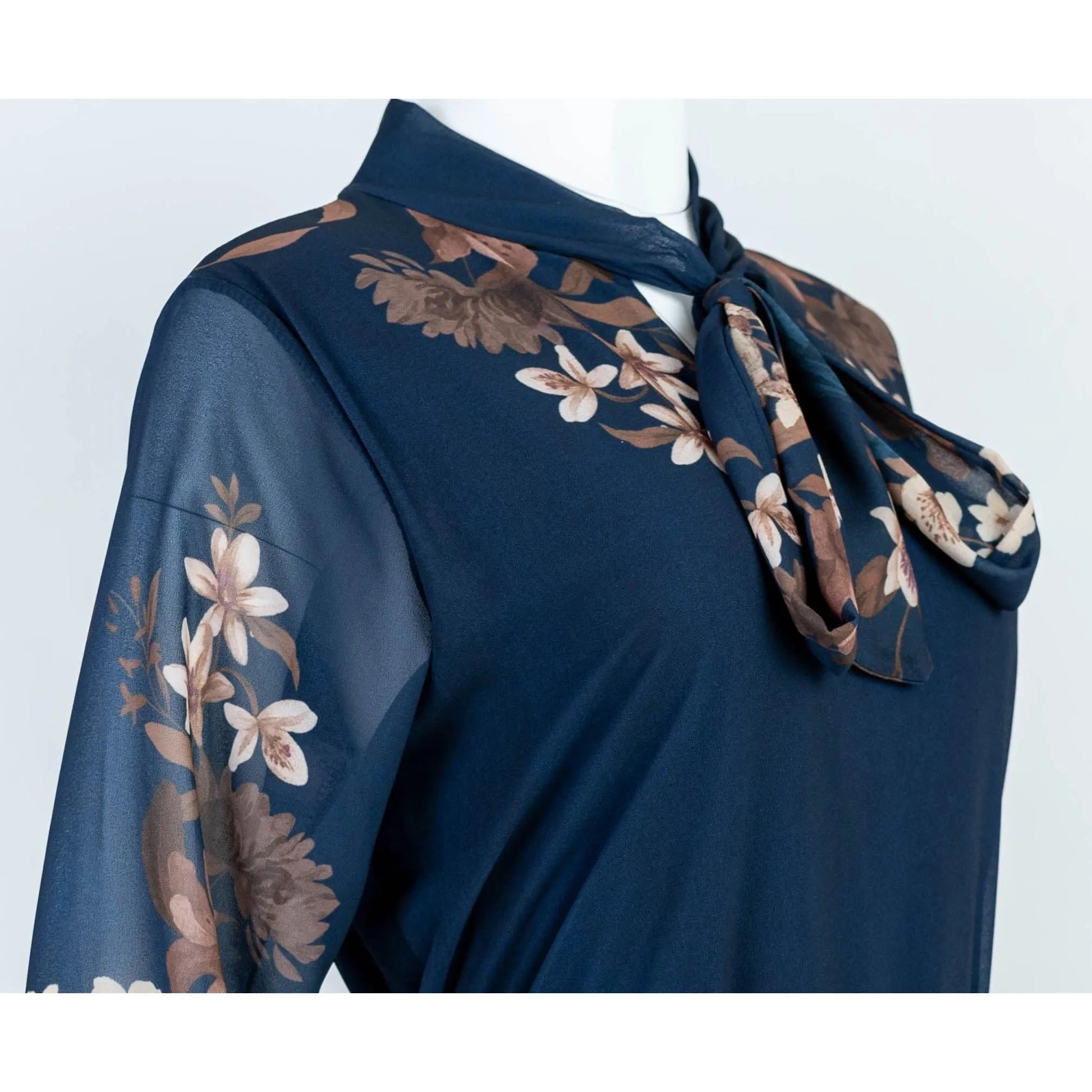 рокля с шалче 6Sense